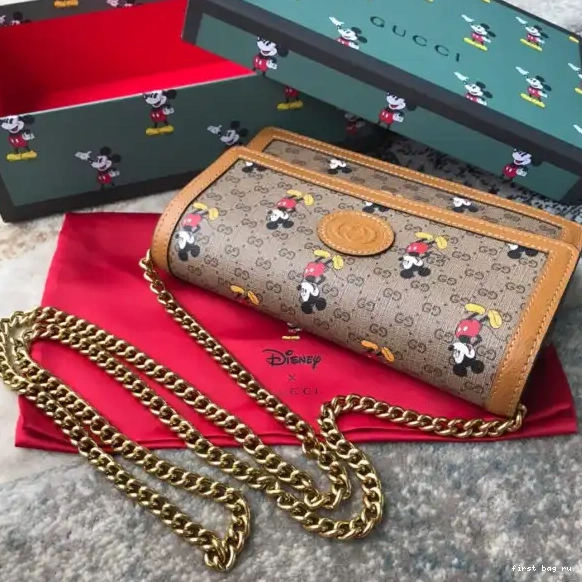 First bag ru Chain GG Disney x Gucci Wallet 0523